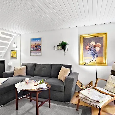 1 Bedroom Awesome In 미델파르트