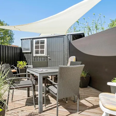 1 Bedroom Awesome In 펜션 *